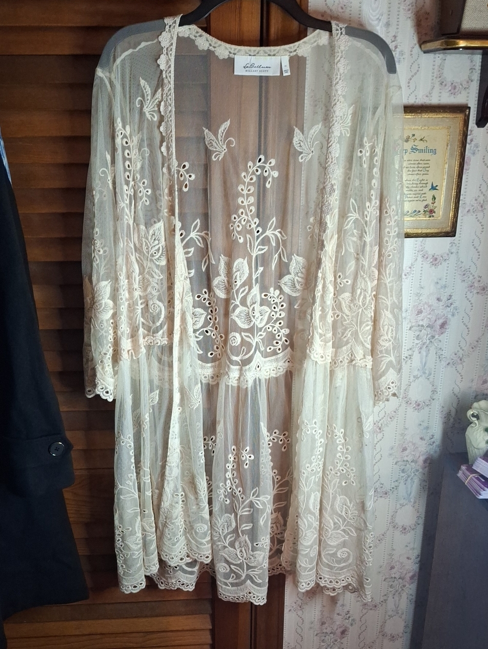La Bellum Sheer Embroidered Cream Lace Kimono 1X Preloved